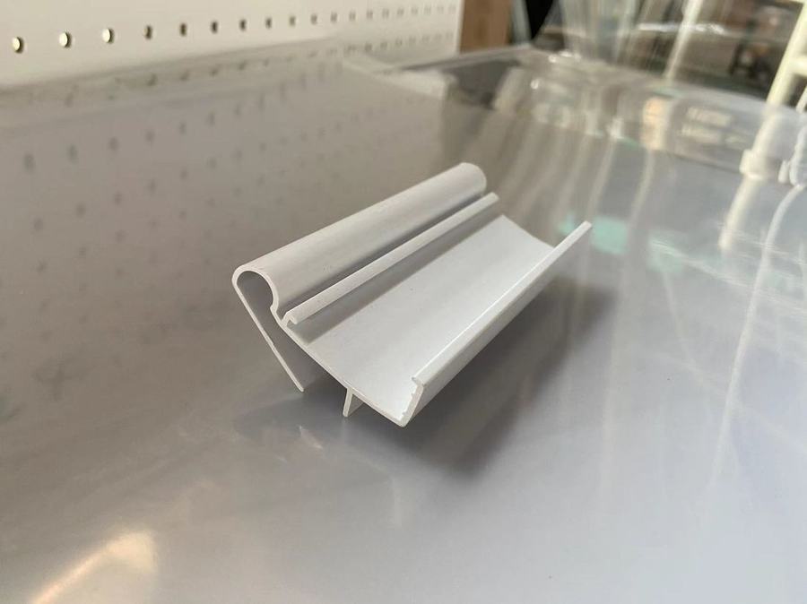 Plastic price label holder profile